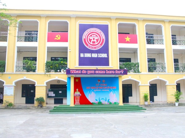 Thực hư việc trường ở Hà Nội tăng học phí đột ngột, buộc học sinh thôi học nếu không nộp