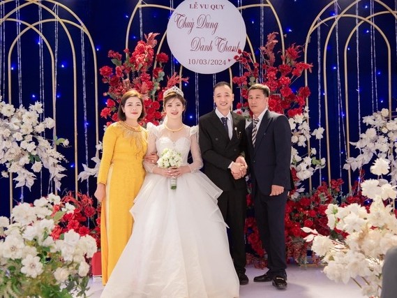 Con rể hơn mẹ vợ một tuổi ở Lào Cai: Cô dâu tiết lộ mức lương của chồng, lệch tuổi nhưng rất hợp nhau