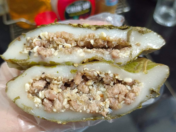 Bánh trứng kiến lạ miệng được nhiều thực khách săn lùng