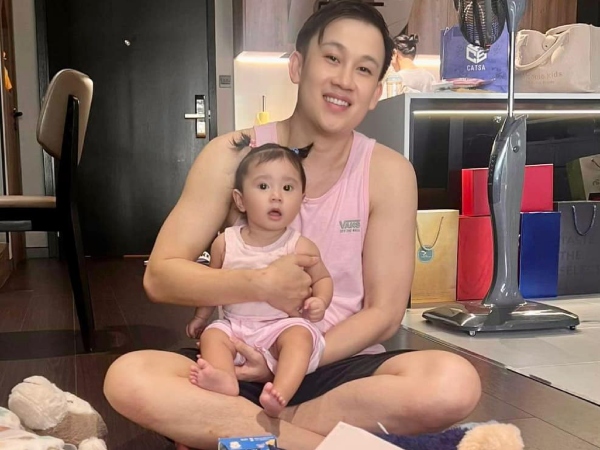 Dương Triệu Vũ tiết lộ loạt ảnh của con gái Bảo Anh từ lúc mới sinh, đề cập đến chuyện 'tìm đại gia để sinh con'