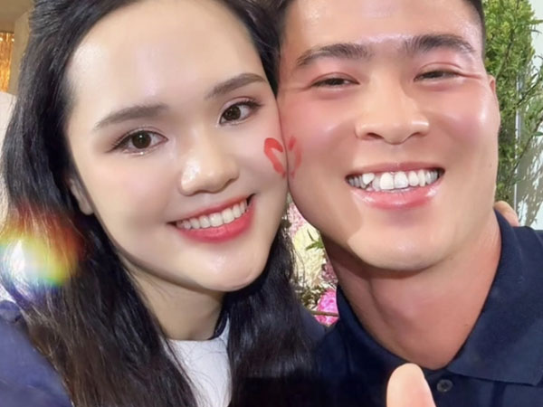 Quỳnh Anh khóc khi xem Queen of Tears, muốn Duy Mạnh học theo Kim Soo Hyun sống chết cùng vợ, phản ứng của chàng cầu thủ ra sao?