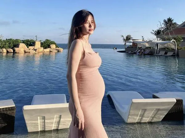 Đông Nhi khoe bụng bầu to vượt mặt, nhan sắc ở tháng thứ 5 thai kỳ gây chú ý