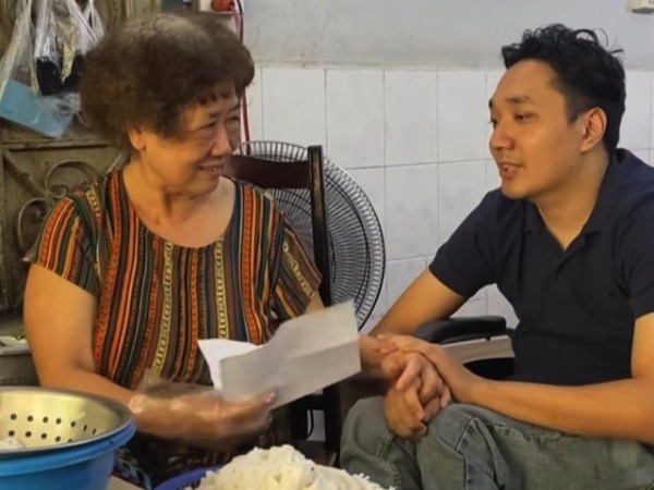 Tiktoker đi xe lăn đã trực tiếp xin lỗi bà chủ quán phở, thừa nhận thiếu hiểu biết, mong được tha thứ