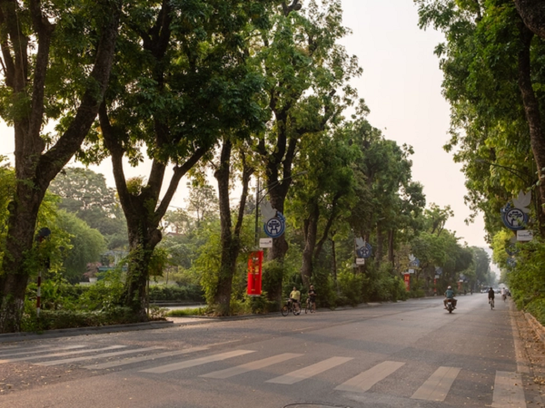 Một bình minh giữa lòng Hà Nội yên lành khác lạ trong dịp nghỉ lễ 30/4