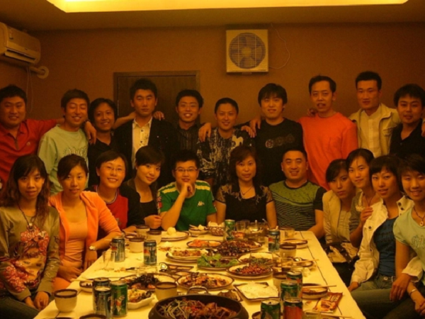 'Kiếp nạn' đi họp lớp cấp 3 dịp nghỉ lễ: Nhóm 'đại gia' vào nhà hàng gọi món đắt tiền, đến khi nhận hoá đơn liền lộ bản chất!