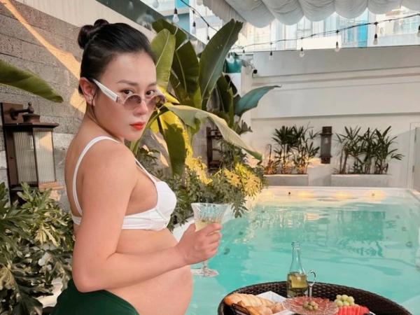 Phương Oanh khoe cận bụng bầu song sinh sau khi tăng 20kg, tiết lộ thoát 'kiếp nạn' đa số mẹ bầu mắc phải