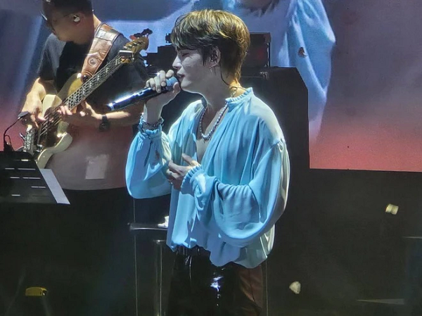 Kim Jae Joong mở màn show diễn ở TP.HCM bằng bản hit của DBSK, tiết lộ người tổn thương nhất khi 5 thành viên chia tay nhau