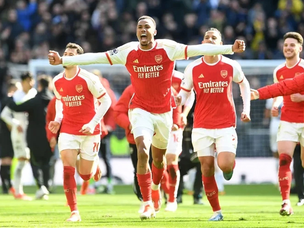 Arteta thừa nhận đã cầu nguyện để Tottenham không gỡ hòa ở phút bù giờ