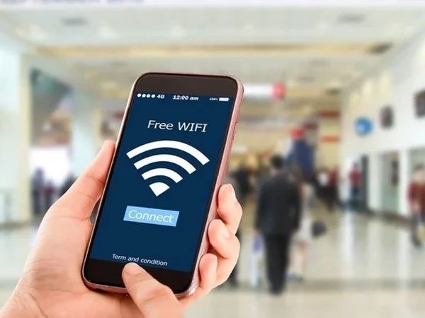 Mất dữ liệu điện thoại vì cố dùng Wi-Fi 'chùa' khi đi nghỉ lễ