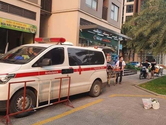 Xe cứu thương bị khóa bánh khi đến đón người cấp cứu, BQL khu đô thị nói gì?