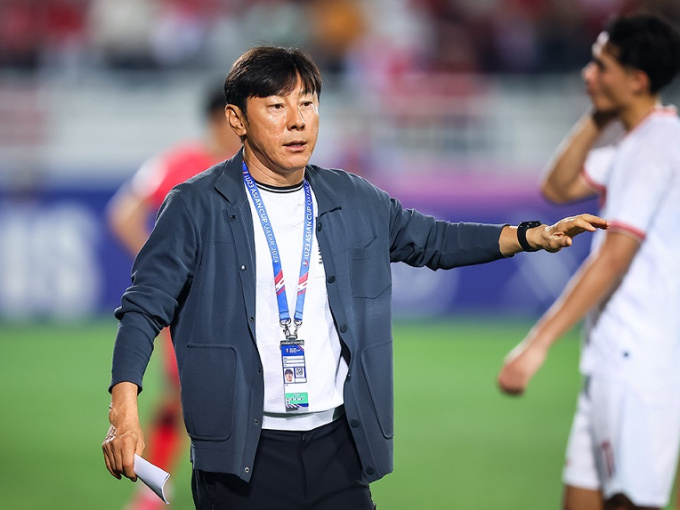 HLV Shin Tae-yong biện minh cho thất bại, fans Indonesia phản ứng xấu xí với trọng tài
