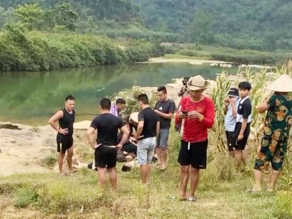 Tắm suối giữa trưa, 3 học sinh đuối nước thương tâm
