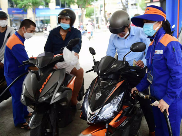 Giá xăng trong nước ngày mai có thể tăng, RON 95 lấy lại mốc 25.000 đồng/lít
