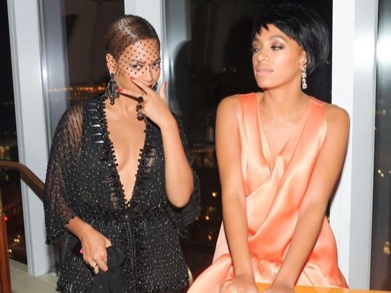 Met Gala 2014: Khi những bộ cánh hào nhoáng bị lu mờ bởi drama được coi là 'bí ẩn nhân loại'