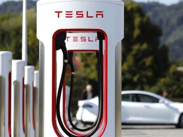 Elon Musk tiếp tục gây choáng váng: Sa thải toàn bộ bộ phận Supercharger, 500 người từ nhân viên tới lãnh đạo ngơ ngác không hiểu vì sao mất việc