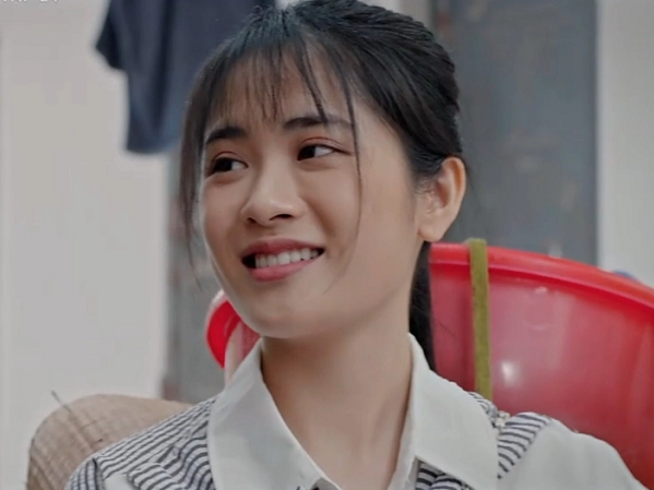 Phim vừa chiếu liều nhận mưa lời khen vì quá hài, nam chính đứng im cũng khiến khán giả 'cười ngất'