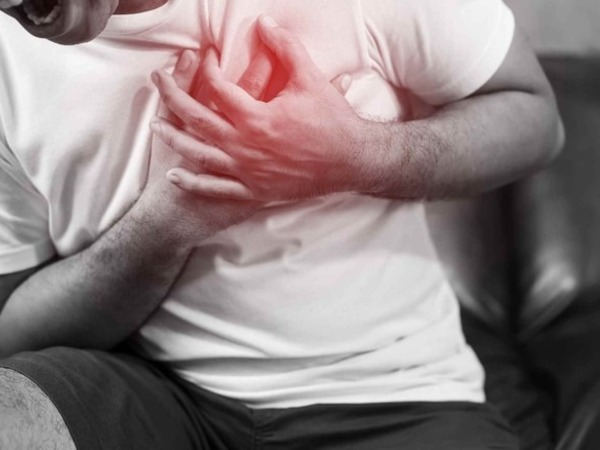 Thanh niên 29 tuổi đang khỏe bỗng ngã quỵ, ngực đau như bị đâm: Bác sĩ nói do 1 thói quen cực có hại