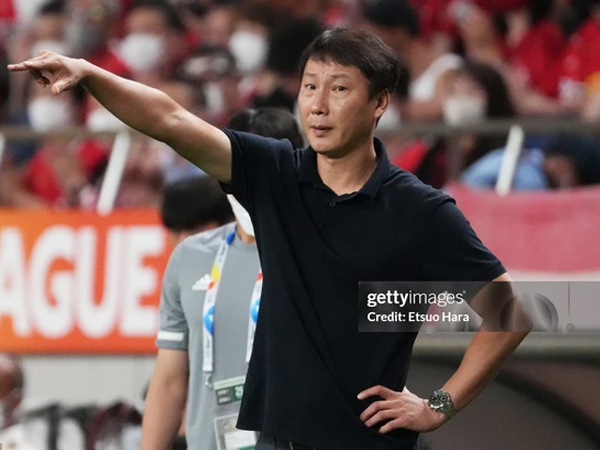HLV Mai Đức Chung: 'Ông Kim Sang-sik phải thay đổi, cứ như lúc ở Jeonbuk thì không phù hợp với BĐVN'