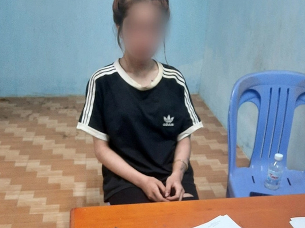 Ra giải quyết việc bị rọi đèn xe vào mặt, thiếu nữ 15 tuổi đâm cô gái thủng phổi