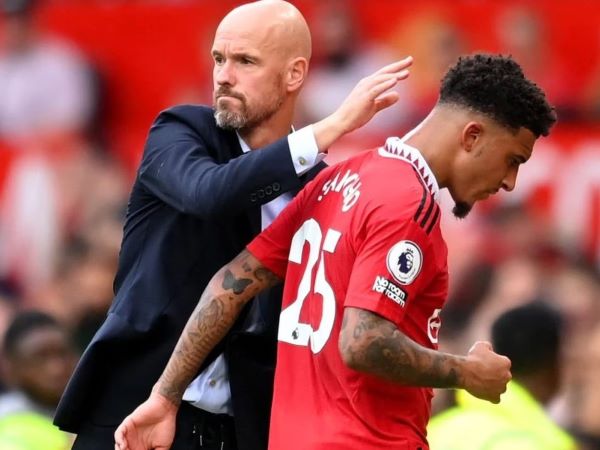 Erik ten Hag được hỏi xoáy về Sancho, đính chính chuyển nhượng MU