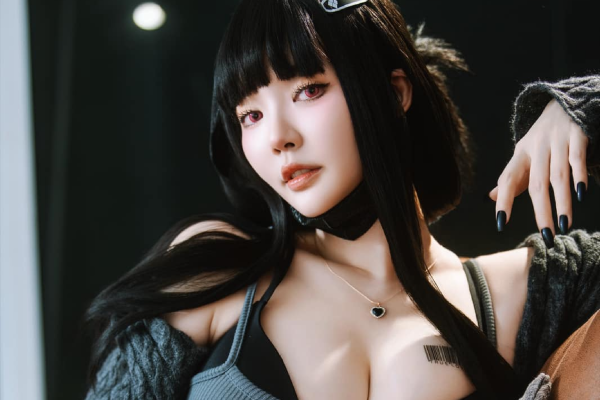 Nữ cosplayer gửi lời nhắn đến fan, người xem buộc phải 'zoom' cận cảnh vùng nhạy cảm