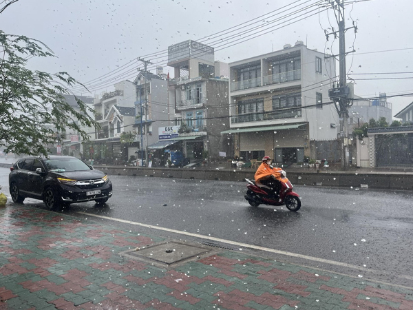 Dự báo thời tiết 4/5/2024: Mưa rào ở Tây Nguyên và Nam Bộ, sắp hết đợt nắng gắt