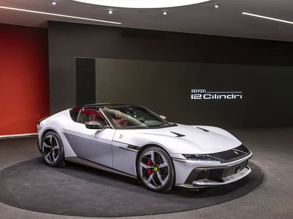 Siêu xe Ferrari 12Cilindri vừa ra mắt thế giới đã 'lọt mắt xanh' Cường Đô la