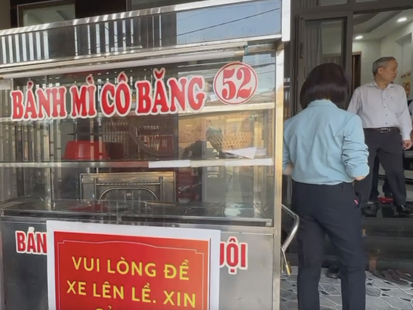 Vụ gần 500 người ngộ độc bánh mì: Công an truy vết nguồn gốc thực phẩm