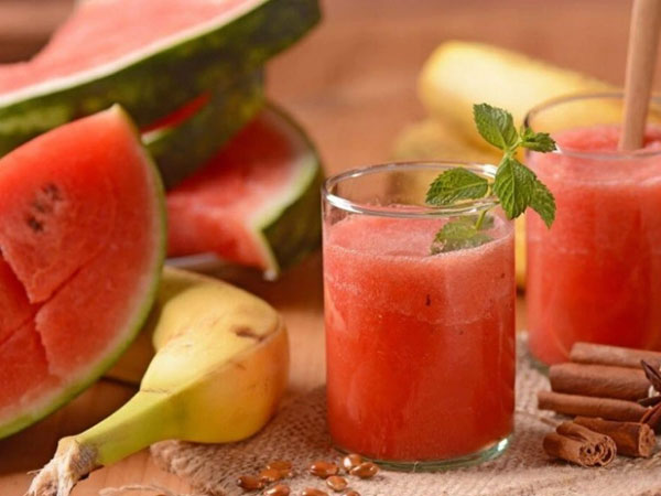 Dưa hấu là 'vua giải nhiệt' mùa hè nhưng ăn cùng 4 thứ này có thể biến thành 'thuốc độc'
