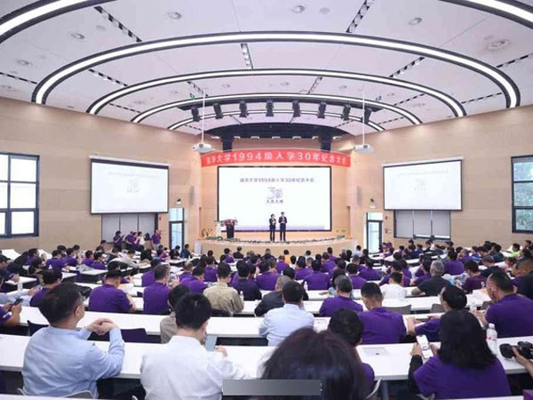 102 cựu sinh viên Đại học Thanh Hoa bị ngộ độc sau bữa tiệc mừng 113 năm thành lập trường