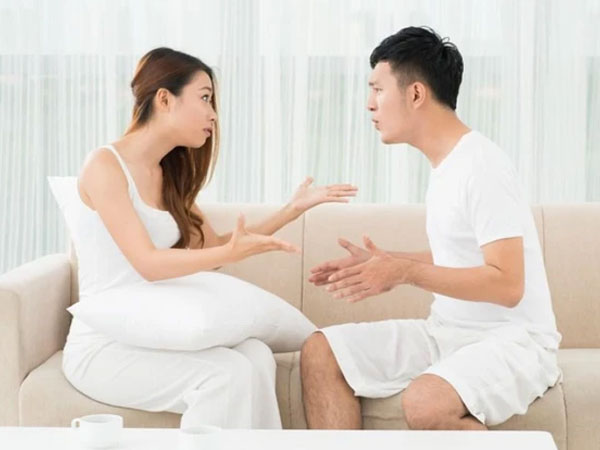 Hối hận nhận ra sai lầm khi quyết ly hôn vợ bằng tuổi để cưới người trẻ đẹp