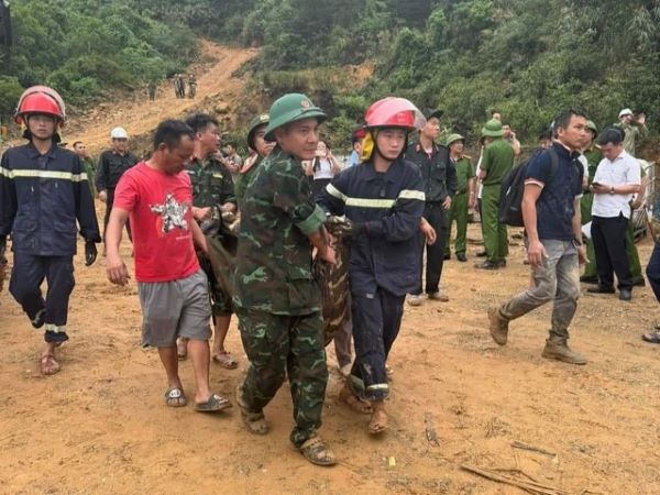 Sạt lở nghiêm trọng ở Hà Tĩnh, 7 công nhân thương vong
