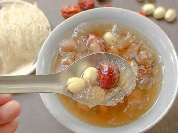 Ai không nên ăn yến sào?