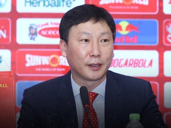 Phỏng vấn HLV Kim Sang-sik: Khát khao giành chiến thắng cho Việt Nam, muốn làm anh trai của học trò, từng coi Công Phượng, Văn Toàn rất xuất sắc