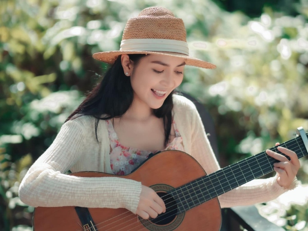 Cuộc đời thăng trầm của nữ ca sĩ Việt bị đồn được nhạc sĩ Nguyễn Văn Chung tặng nhà, 34 tuổi vẫn độc thân
