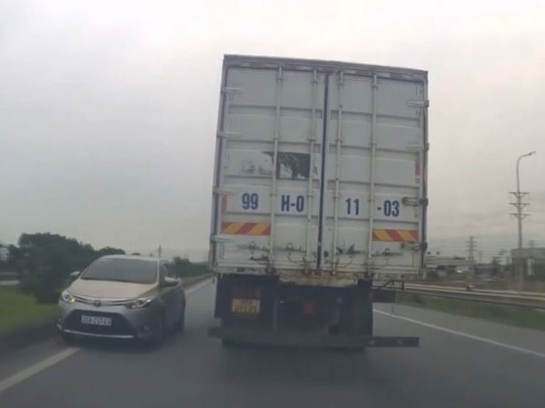Tài xế đi ngược chiều cao tốc Hà Nội - Bắc Giang nêu lý do 'không biết đường'