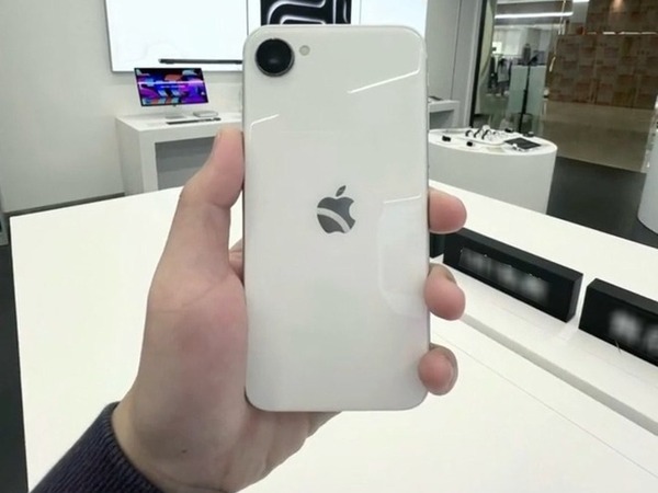 iPhone giá chỉ 10 triệu đồng bất ngờ lộ diện thực tế: Ngoại hình đẹp, thiết kế quá sang xịn so với tầm giá!