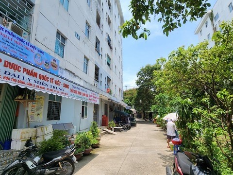 Học sinh lớp 6 nhảy lầu sau tin nhắn 'con tự tử'