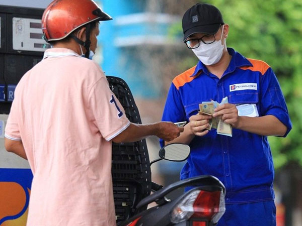 Giá xăng ngày mai giảm mạnh, có loại giảm hơn 1.200 đồng/lít?