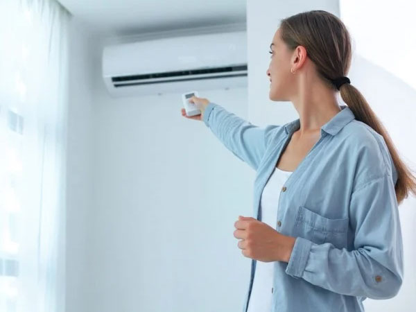 Bật điều hòa trước hay sau khi đóng cửa?