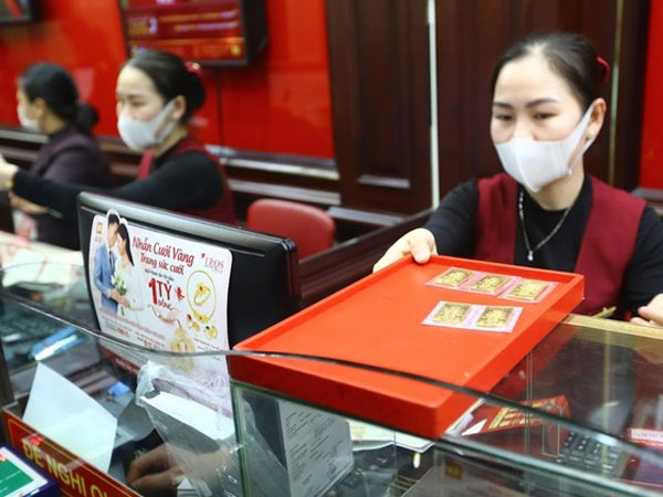 Giá vàng miếng SJC 'lên đồng': Ai đang quyết định giá?