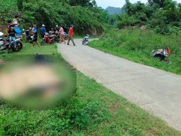 Xe máy lao xuống vực sâu 40m, vợ chồng du khách người Đức thương vong