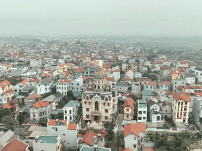 Ở một huyện ngoại thành Hà Nội, bước chân ra đường là thấy lâu đài, biệt phủ