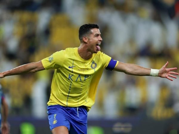 Leverkusen đàm phán chiêu mộ Cristiano Ronaldo