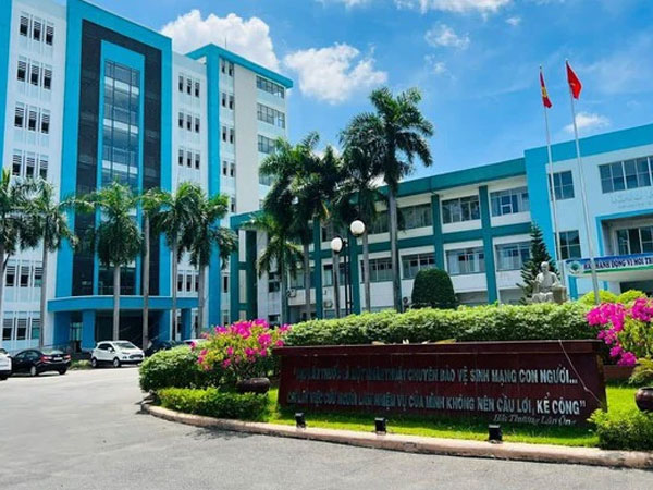 Siêu âm u nang buồng trứng phải, phẫu thuật bên trái: Bệnh viện xin lỗi