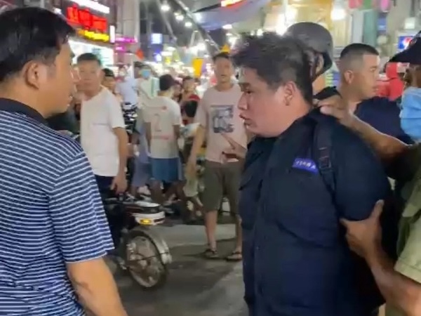 Bỏ chạy sau khi giật dây chuyền, tên cướp tông hàng loạt người đi xe máy