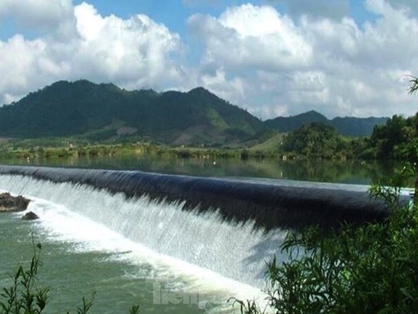 Mê mẩn đập nước hoang sơ, hùng vĩ níu chân mọi du khách