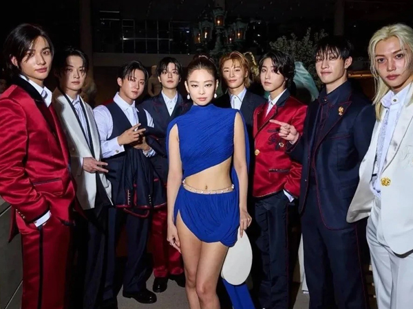 Met Gala bị mỉa mai là lễ hội bó chân