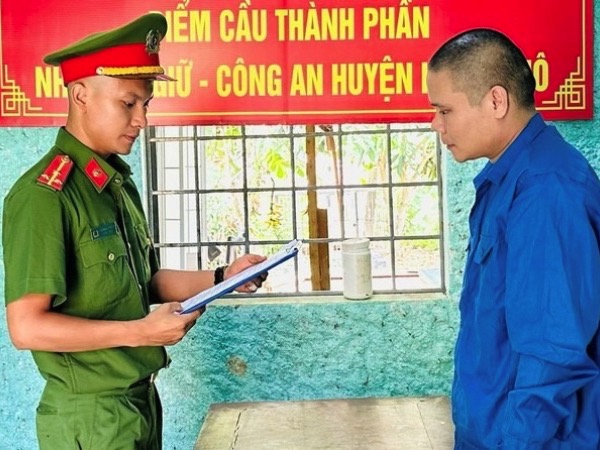 Bị tống tiền vì gửi clip 'nóng' cho người lạ