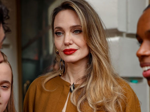 Angelina Jolie cảnh cáo hai vệ sĩ